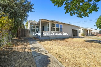 Building Photo - Nice 3 Bedroom PIttsburg with a big back yard