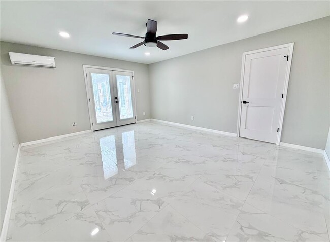 Building Photo - 3307 Deerwood Ln