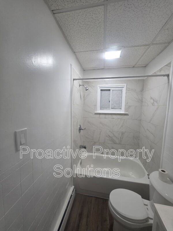 Building Photo - 532 Alder St