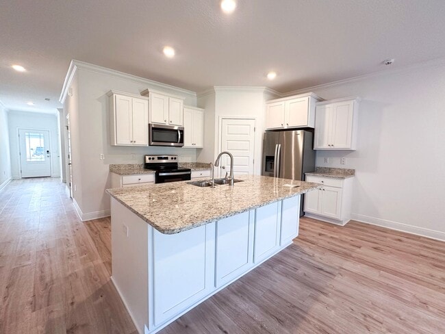 Building Photo - Single story 4 bedroom 2 bath home in Pres...