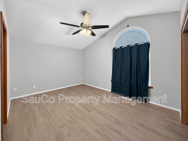 Building Photo - 205 NW 8th Ct