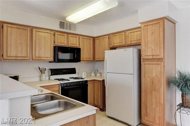 Building Photo - 5710 E Tropicana Ave