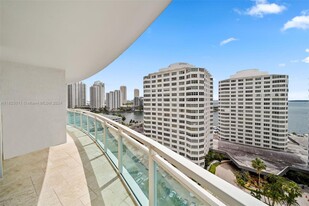 Building Photo - 950 Brickell Bay Dr