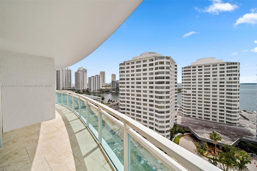 Building Photo - 950 Brickell Bay Dr