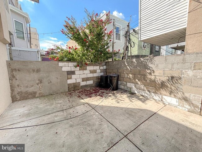 Building Photo - 1419 Morris St