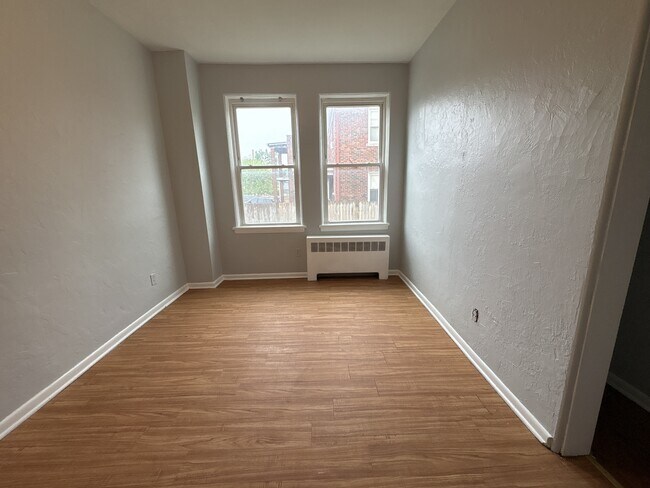 Building Photo - 712 Russellwood Ave