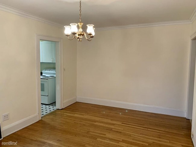 Building Photo - 2106 Surrey Rd