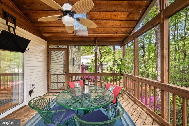 Building Photo - 10906 Carters Oak Way
