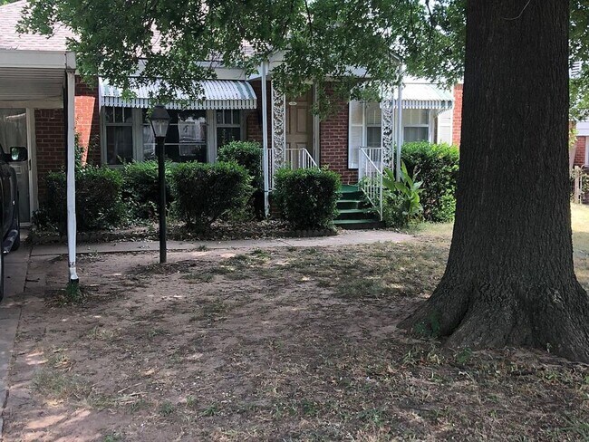 Primary Photo - Charming 3-Bedroom Home in Quiet NW OKC Ne...