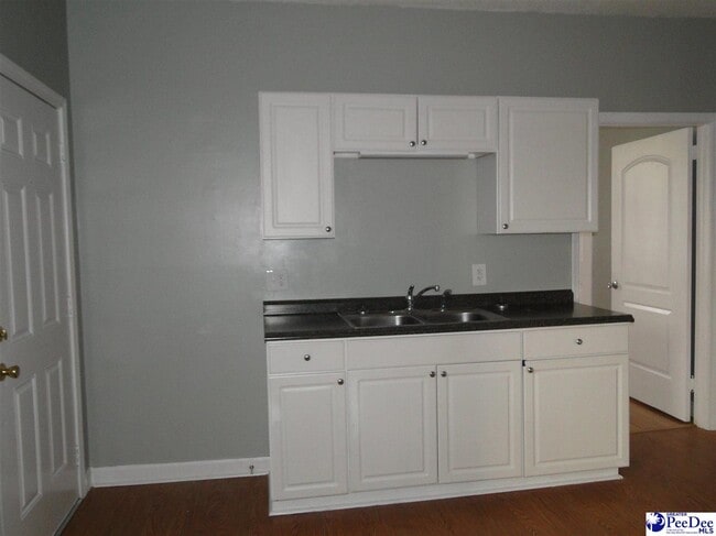 Building Photo - 601 S Dargan St