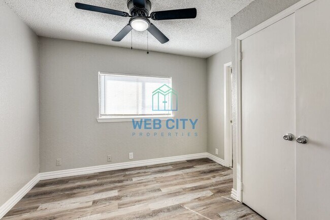 Building Photo - 232 Alexandria St