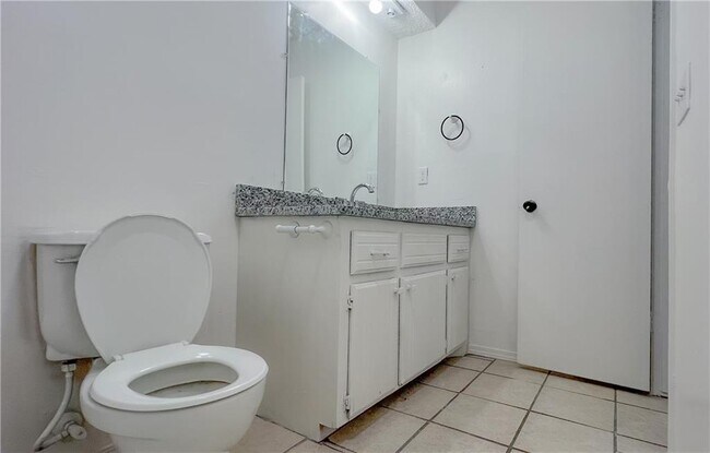 Building Photo - 712 S Willowood Dr