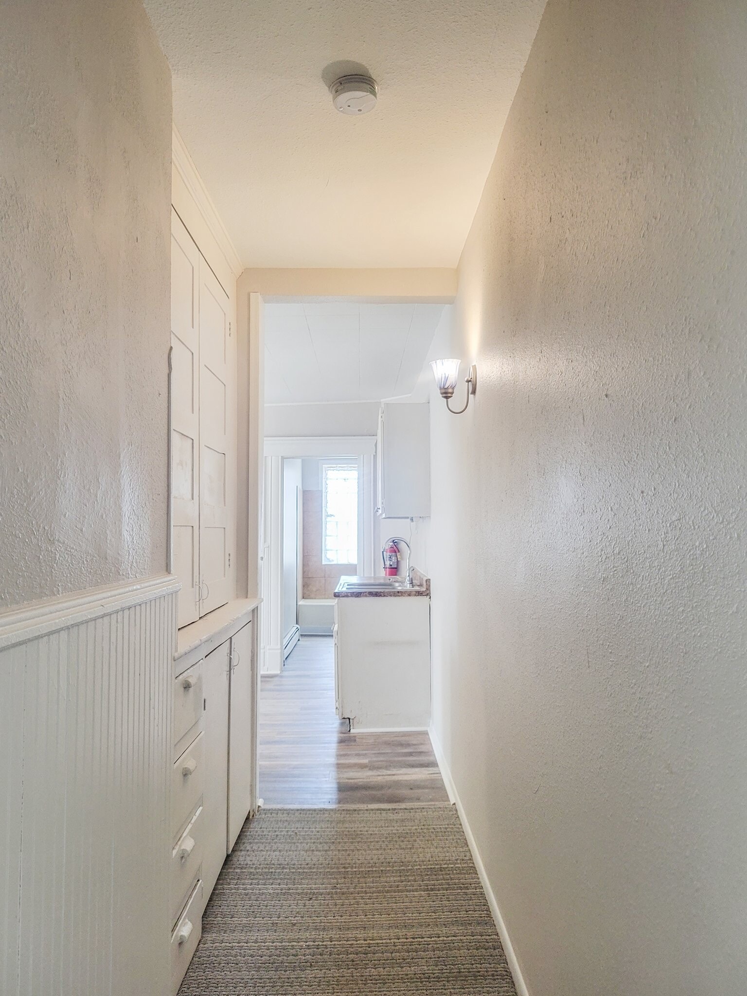 Building Photo - 644 Van Buren St NE