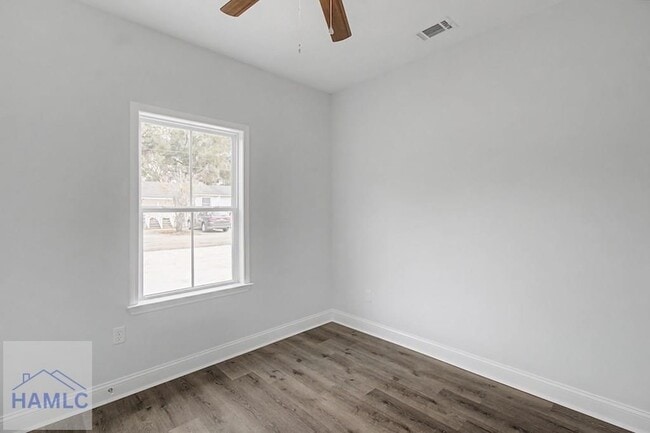 Building Photo - 205 Bagley Ave