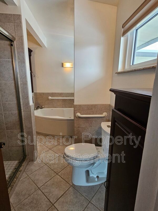 Building Photo - 610 Vista Ln