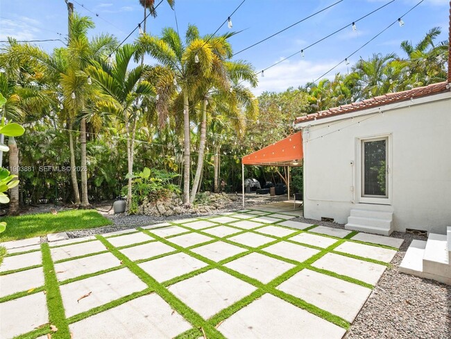 Building Photo - 314 Romano Ave