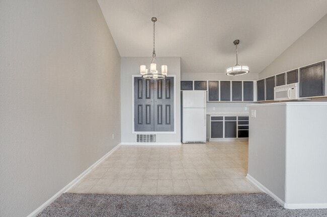Building Photo - $2,100 - 2 Bed, 2 Bath Townhome in Thornto...