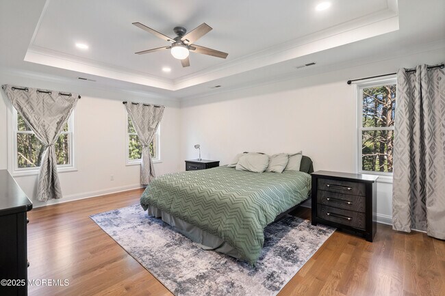 Building Photo - 1561 Scranton Ave