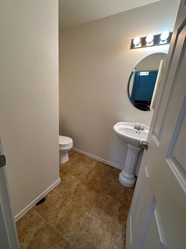 Building Photo - MOVE IN SPECIAL! Spacious 2 bed/2.5 bath with bonus room townhome off Road 68