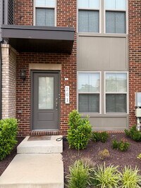 Building Photo - Newly Built Townhome with Tons of Space an...