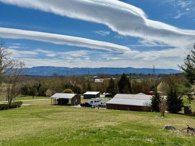 Building Photo - 275 Stone Dam Rd