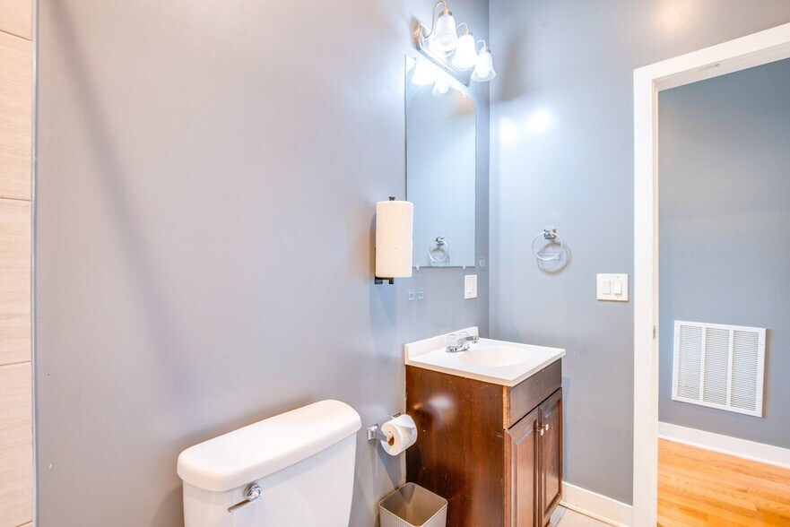 Building Photo - 4241 S Langley Ave