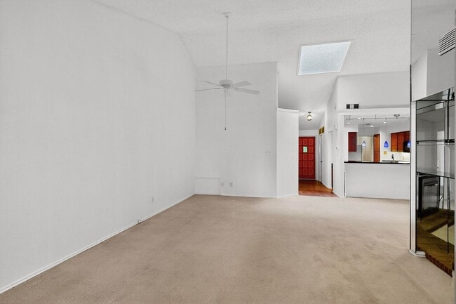 Building Photo - Spacious Townhome with Lake Views on a Pri...