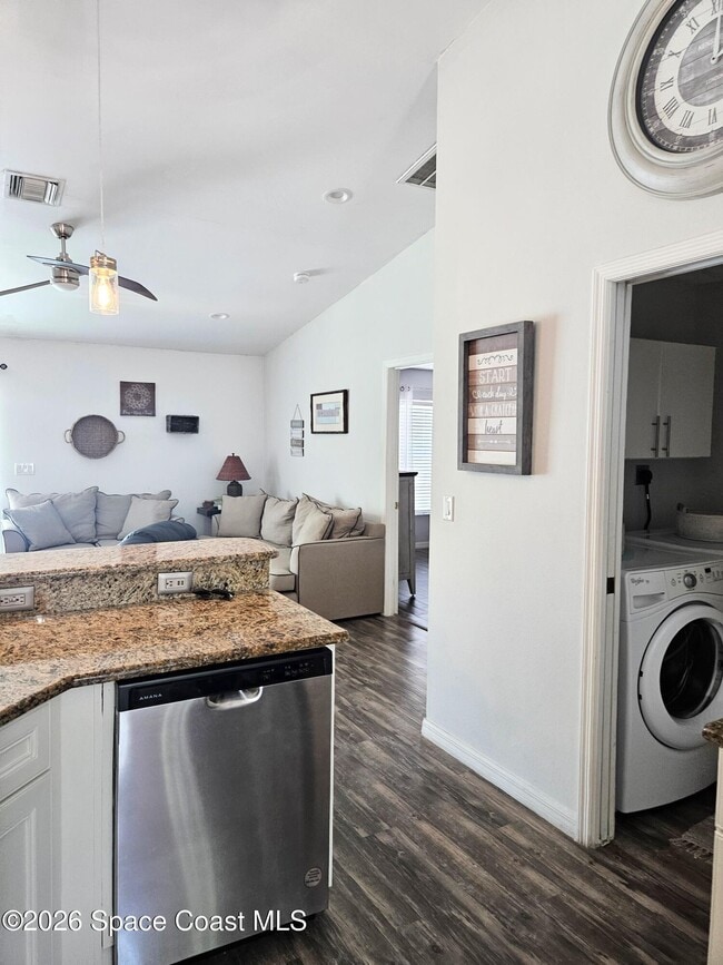 Building Photo - 4855 Balfern St