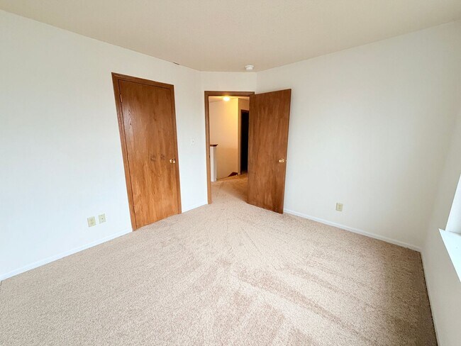 Building Photo - 1555 Blue Brook Way