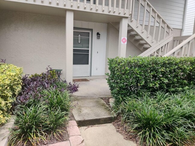 Primary Photo - 117 Crown Point Cir