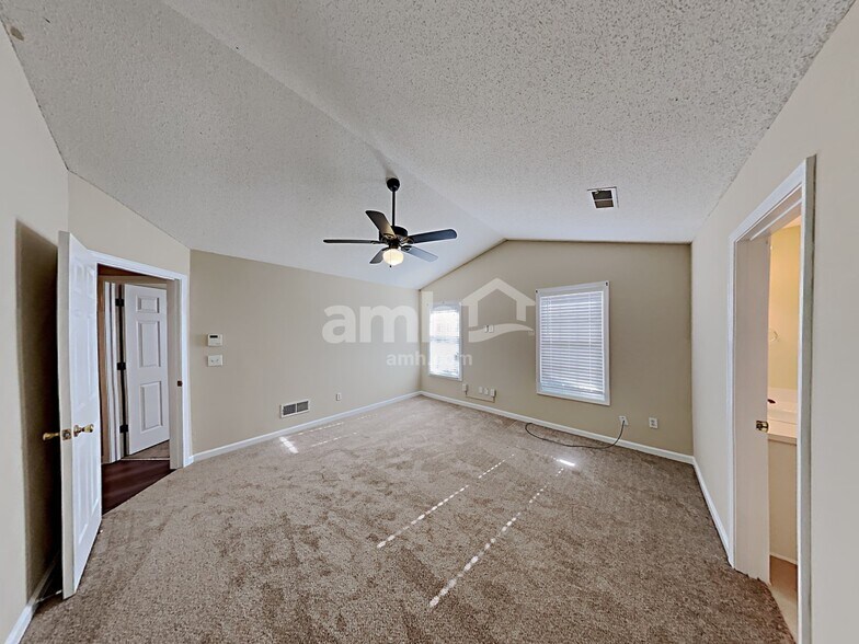 Building Photo - 6638 Shady Ridge Ln