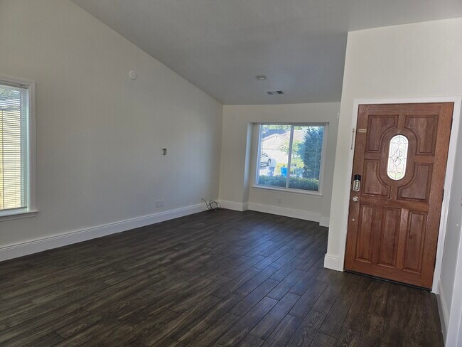 Building Photo - 6141 Starling Dr