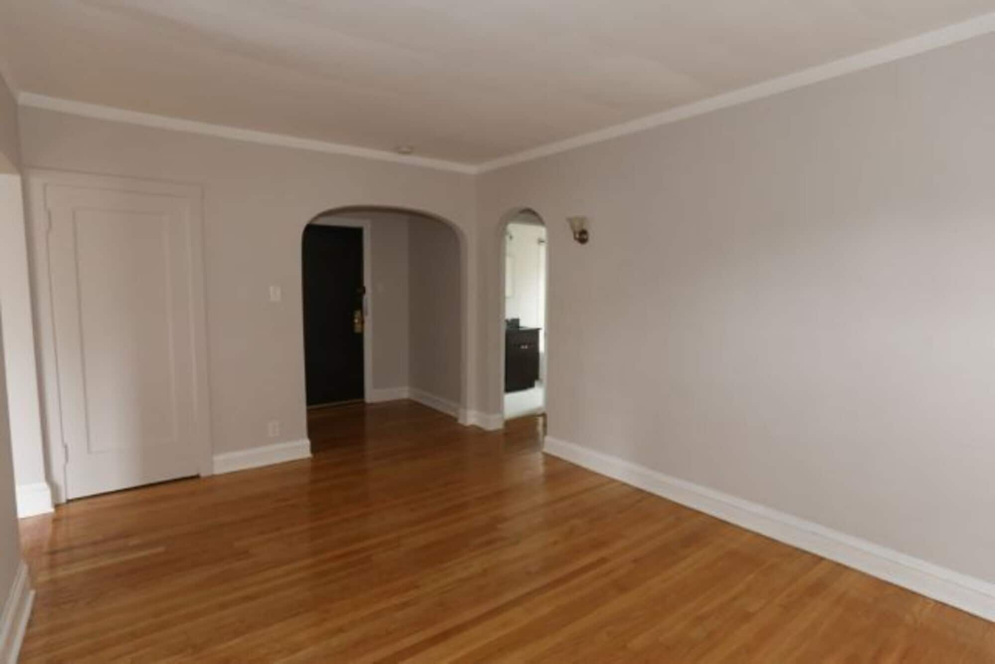 Building Photo - 2220 W Ainslie St