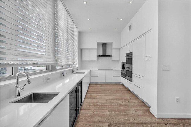 Building Photo - 9501 Collins Ave