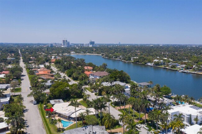 Building Photo - 950 S Southlake Dr