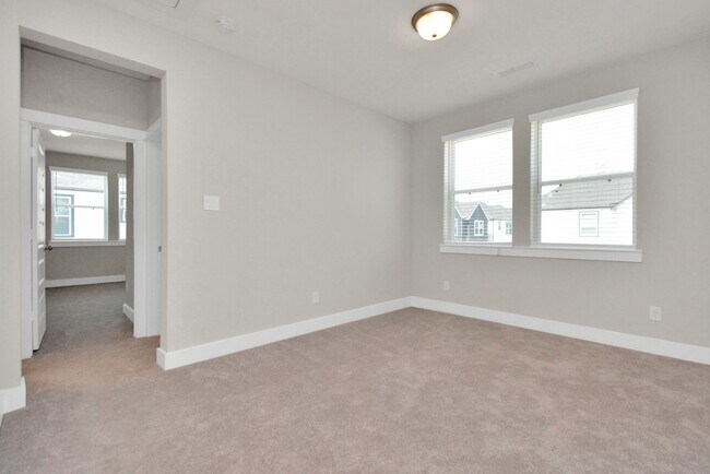 Building Photo - 739 Strawberry Pines Ct