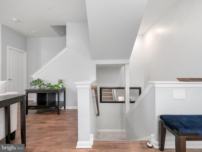 Building Photo - 131 Edgewater Ct