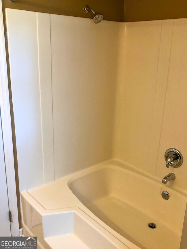 Building Photo - 314 Briarwood Cir