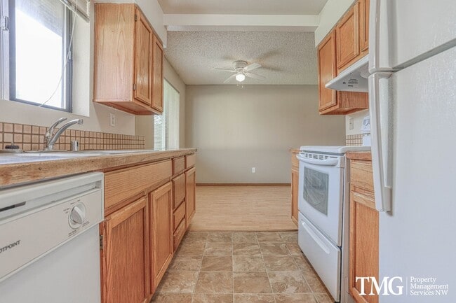 Building Photo - Charming Duplex with Garage Near the Washo...