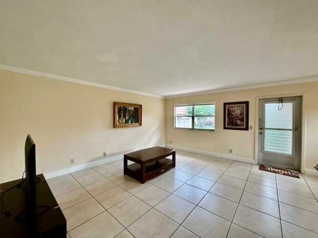 Building Photo - 301 Seville Dr