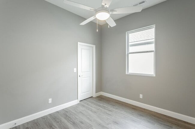 Building Photo - 549 Strong Ave