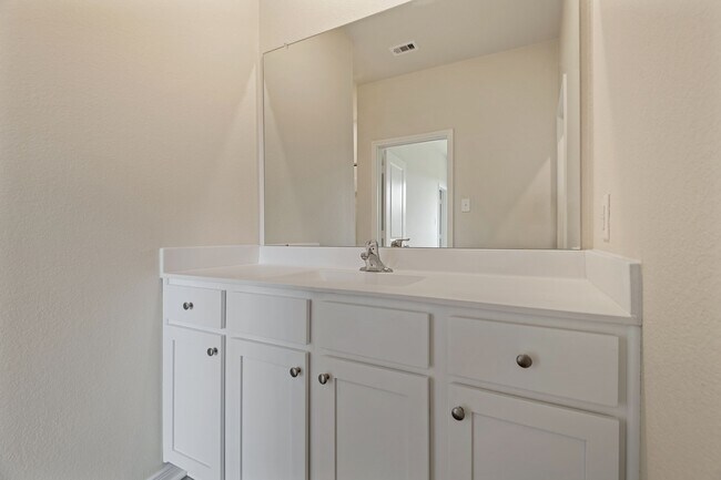 Building Photo - 16457 Blossom Grv Dr