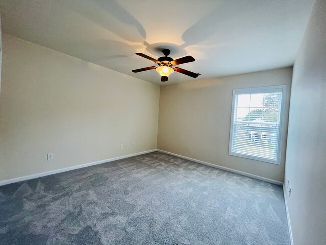 Building Photo - 4476 Farm Lake Dr
