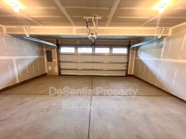 Building Photo - 4906 Spruce Rd