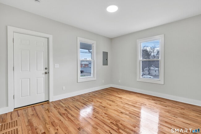 Building Photo - 10-12-12 Perry Hill Rd