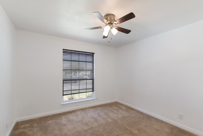 Building Photo - Beautiful 3 BR/2 bath home in Avery Park ready for immediate move in!