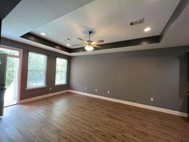 Building Photo - 35621 Oakridge Ave