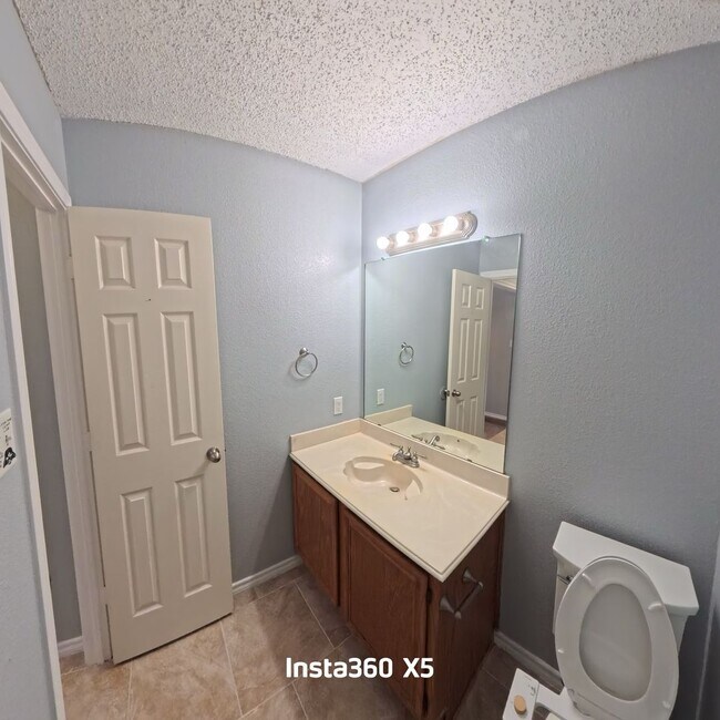 Building Photo - 1209 Montclair Dr
