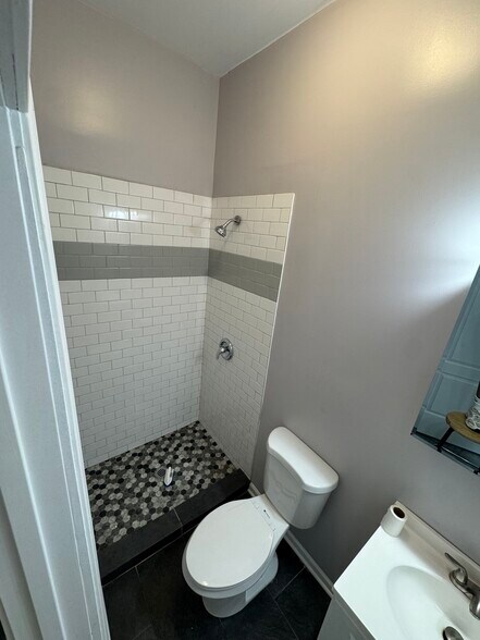 Building Photo - 2152 W 19th St