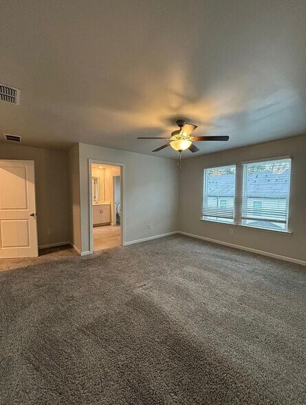 Building Photo - 1247 Sunny Lake Dr